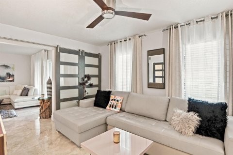 Copropriété à vendre à Lauderdale-by-the-Sea, Floride: 2 chambres, 109.62 m2 № 2404308 - photo 21
