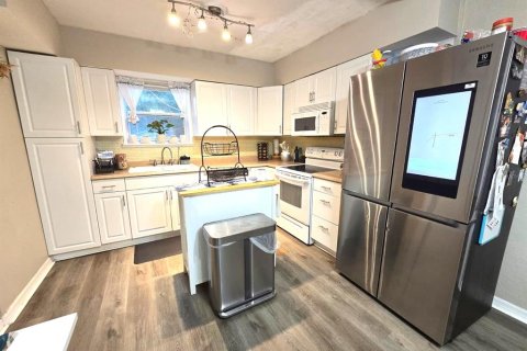 Villa ou maison à louer à Tampa, Floride: 3 chambres, 78.04 m2 № 2209236 - photo 11