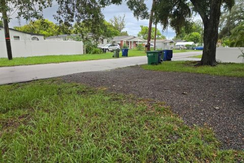Villa ou maison à louer à Tampa, Floride: 3 chambres, 78.04 m2 № 2209236 - photo 15