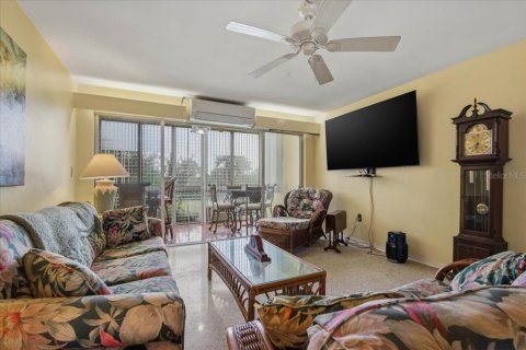 Condo in Clearwater, Florida, 1 bedroom  № 2210470 - photo 2