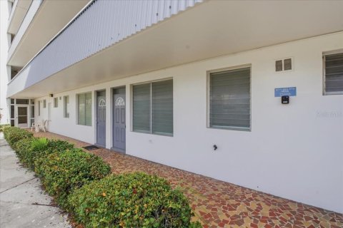 Condo in Clearwater, Florida, 1 bedroom  № 2210470 - photo 27