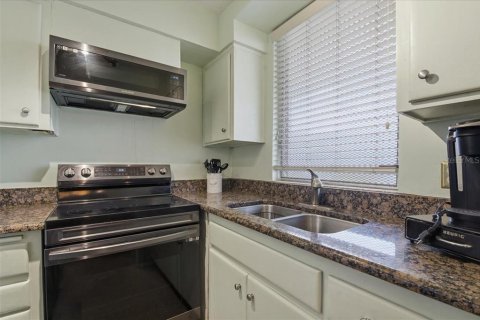 Condo in Clearwater, Florida, 1 bedroom  № 2210470 - photo 15