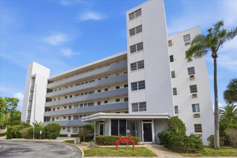 Condo in Clearwater, Florida, 1 bedroom № 2210470