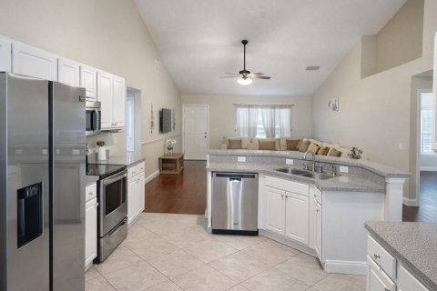 Villa ou maison à louer à Port St. Lucie, Floride: 3 chambres, 229.93 m2 № 2388006 - photo 9