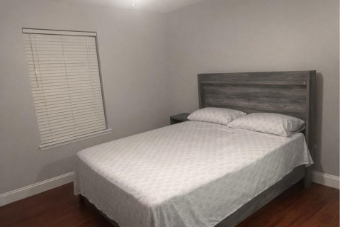Villa ou maison à louer à Port St. Lucie, Floride: 3 chambres, 229.93 m2 № 2388006 - photo 11