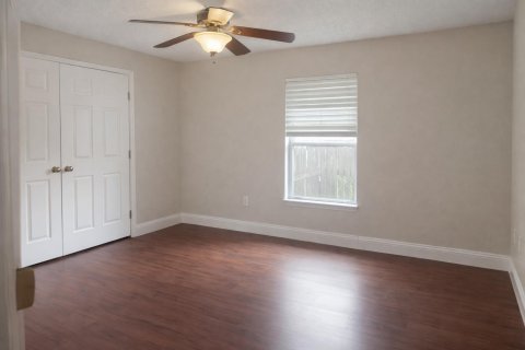 Villa ou maison à louer à Port St. Lucie, Floride: 3 chambres, 229.93 m2 № 2388006 - photo 8
