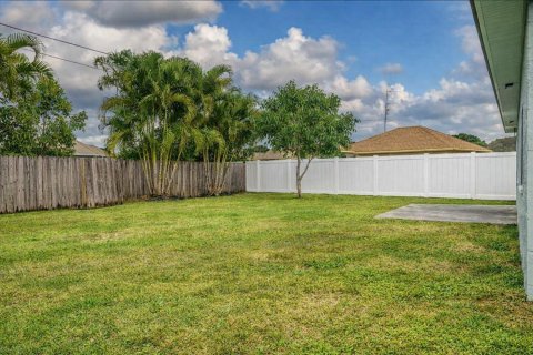 Villa ou maison à louer à Port St. Lucie, Floride: 3 chambres, 229.93 m2 № 2388006 - photo 15