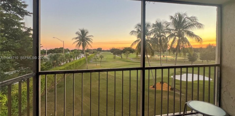 Condo in Pembroke Pines, Florida, 1 bedroom № 2169187