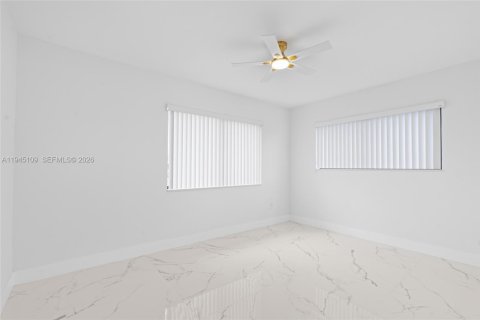 House in Miami, Florida 3 bedrooms, 96.34 sq.m. № 2002273 - photo 15