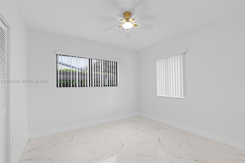 House in Miami, Florida 3 bedrooms, 96.34 sq.m. № 2002273 - photo 16