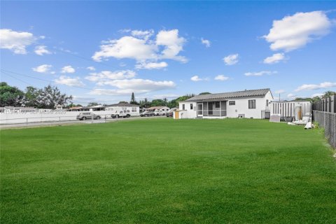 House in Miami, Florida 3 bedrooms, 96.34 sq.m. № 2002273 - photo 24