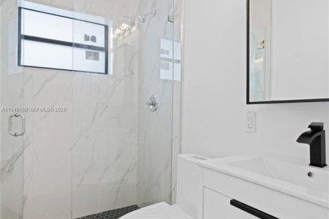 House in Miami, Florida 3 bedrooms, 96.34 sq.m. № 2002273 - photo 18