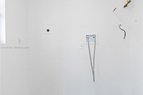 House in Miami, Florida 3 bedrooms, 96.34 sq.m. № 2002273 - photo 21