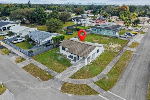 House in Miami, Florida 3 bedrooms, 96.34 sq.m. № 2002273 - photo 27