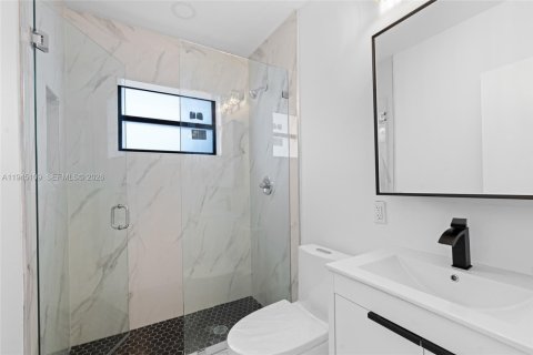 House in Miami, Florida 3 bedrooms, 96.34 sq.m. № 2002273 - photo 17