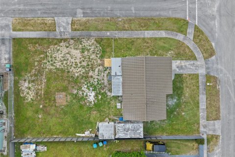 House in Miami, Florida 3 bedrooms, 96.34 sq.m. № 2002273 - photo 25