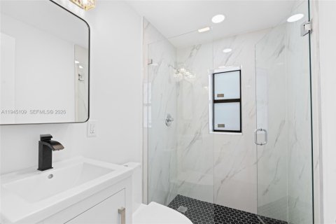 House in Miami, Florida 3 bedrooms, 96.34 sq.m. № 2002273 - photo 12