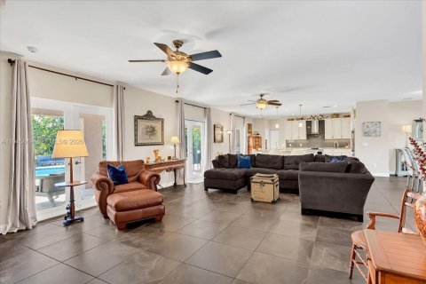 Casa en venta en Homestead, Florida, 4 dormitorios, 221.39 m2 № 2183093 - foto 5