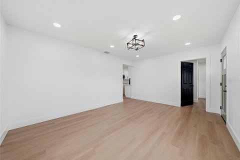 Villa ou maison à vendre à Saint Petersburg, Floride: 4 chambres, 120.4 m2 № 2354204 - photo 9