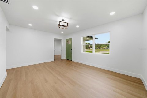 Villa ou maison à vendre à Saint Petersburg, Floride: 4 chambres, 120.4 m2 № 2354204 - photo 8