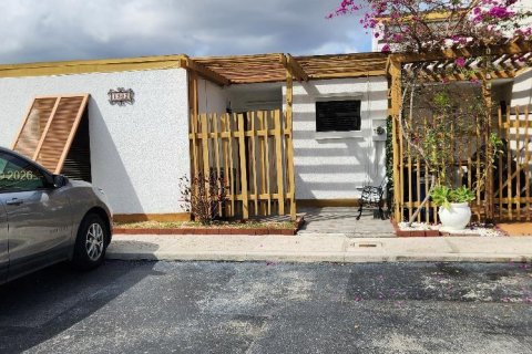 Adosado en Miami, Florida 2 dormitorios, 135.45 m2 № 2039994