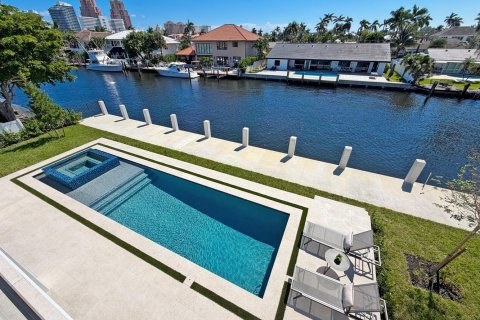 House in Fort Lauderdale, Florida 5 bedrooms, 480.77 sq.m. № 2428318 - photo 2