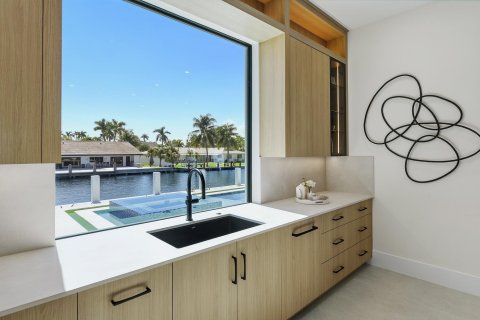 House in Fort Lauderdale, Florida 5 bedrooms, 480.77 sq.m. № 2428318 - photo 15