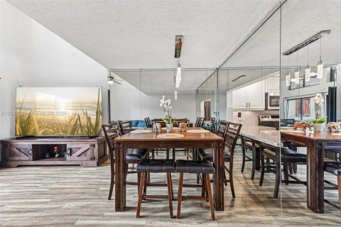 Villa ou maison à vendre à Deerfield Beach, Floride: 2 chambres, 159.61 m2 № 2244159 - photo 8