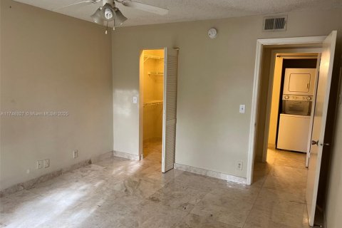 Condo in Pompano Beach, Florida, 1 bedroom  № 1867272 - photo 12