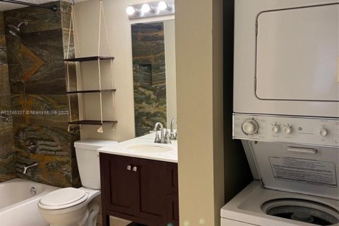 Condo in Pompano Beach, Florida, 1 bedroom  № 1867272 - photo 10