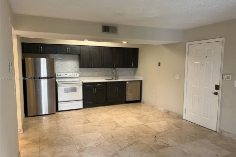 Condo in Pompano Beach, Florida, 1 bedroom  № 1867272 - photo 8