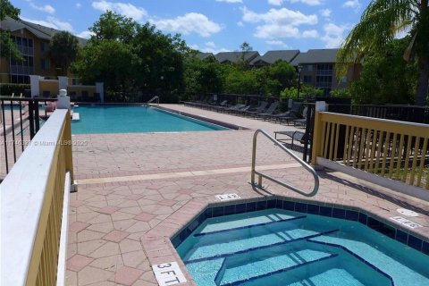 Condo in Pompano Beach, Florida, 1 bedroom  № 1867272 - photo 2