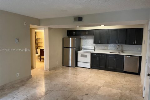 Condo in Pompano Beach, Florida, 1 bedroom  № 1867272 - photo 7