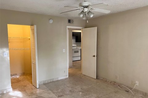 Condo in Pompano Beach, Florida, 1 bedroom  № 1867272 - photo 11