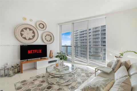 Condo in Miami, Florida, 1 bedroom № 1949292 - photo 2