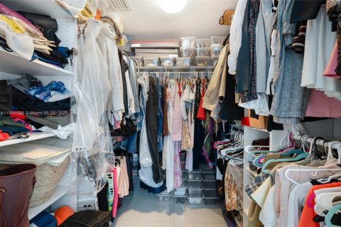 Condo in Miami, Florida, 1 bedroom № 1949292 - photo 14