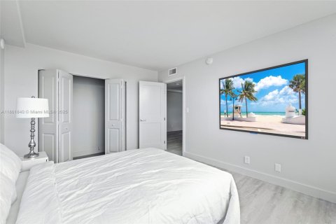 Copropriété à vendre à Hallandale Beach, Floride: 2 chambres, 121.79 m2 № 1977324 - photo 10