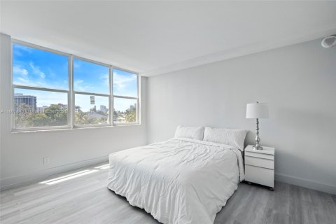 Copropriété à vendre à Hallandale Beach, Floride: 2 chambres, 121.79 m2 № 1977324 - photo 9