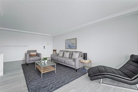 Copropriété à vendre à Hallandale Beach, Floride: 2 chambres, 121.79 m2 № 1977324 - photo 2