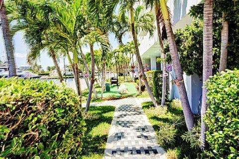 Copropriété à vendre à Hallandale Beach, Floride: 2 chambres, 121.79 m2 № 1977324 - photo 27