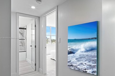 Copropriété à vendre à Hallandale Beach, Floride: 2 chambres, 121.79 m2 № 1977324 - photo 8