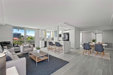 Copropriété à vendre à Hallandale Beach, Floride: 2 chambres, 121.79 m2 № 1977324 - photo 1