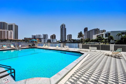 Copropriété à vendre à Hallandale Beach, Floride: 2 chambres, 121.79 m2 № 1977324 - photo 23