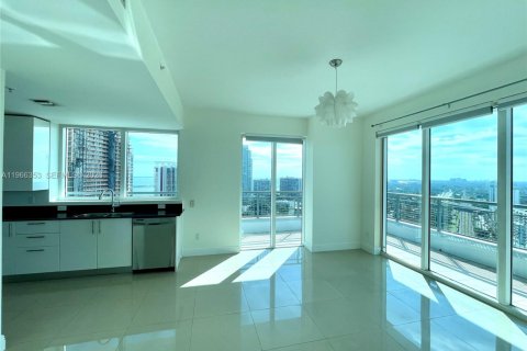 Condominio en alquiler en Miami, Florida, 1 dormitorio, 54.35 m2 № 2028135 - foto 19