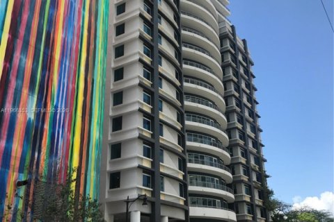 Condominio en Miami, Florida, 1 dormitorio  № 2028135