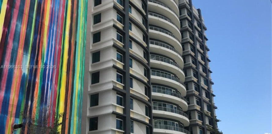 Condominio en Miami, Florida, 1 dormitorio  № 2028135