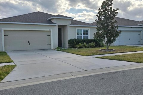 House in Winter Haven, Florida 4 bedrooms, 171.96 sq.m. № 1816275 - photo 1