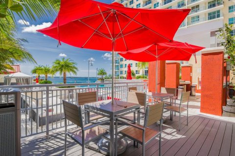 Condominio en alquiler en Miami, Florida, 2 dormitorios, 105.91 m2 № 1949983 - foto 12