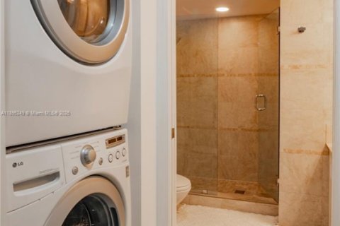 Condominio en alquiler en Miami, Florida, 2 dormitorios, 105.91 m2 № 1949983 - foto 10