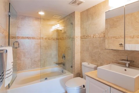 Condominio en alquiler en Miami, Florida, 2 dormitorios, 105.91 m2 № 1949983 - foto 9
